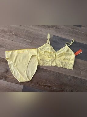 Colsie Bralette panty set